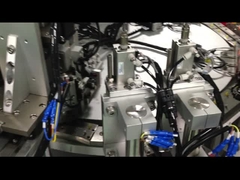 Macchina per l'assemblaggio di lancette di sicurezza