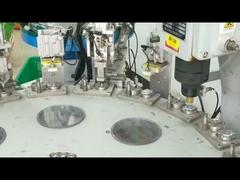 Macchina per l'assemblaggio di rivettatrici a molla