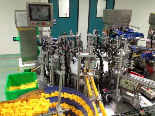 Un buon prezzo. Macchina di assemblaggio della lancetta del sangue con funzione giradischi in linea