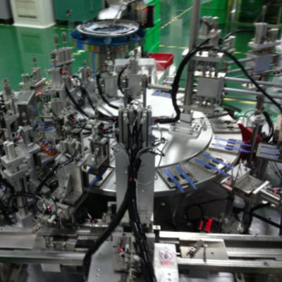 Un buon prezzo. Macchine per l'assemblaggio di prodotti medici a controllo PLC per la produzione di bisturi e coltelli chirurgici usa e getta in linea