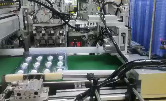 Un buon prezzo. Sistema di controllo PLC e interfaccia uomo-macchina per un'operazione facile con la macchina di assemblaggio di prodotti medici per tamponi nasali in linea