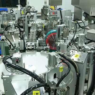 Un buon prezzo. Configurazione della macchina di montaggio automatico del tappo di iodoforo Capacità configurata in base alle esigenze del cliente in linea