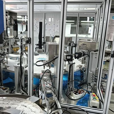 Un buon prezzo. Macchina di saldatura automatizzata a film ad ultrasuoni con coperchio con stazione di prova dopo ogni stazione per garantire il tasso di qualificazione del prodotto in linea