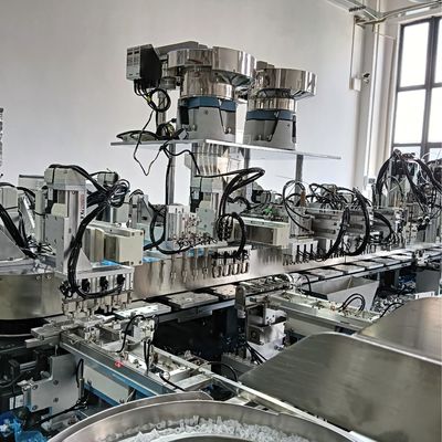 Un buon prezzo. Macchina automatica per l'assemblaggio di teste di pompe non standard, di tipo a circuito chiuso con alta capacità, alta configurazione e buona qualità dell'attrezzatura in linea