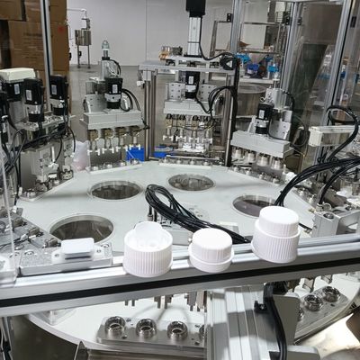 Un buon prezzo. Macchina di avvitamento automatico del tappo della bottiglia del detersivo non standard personalizzata con servomotore in linea
