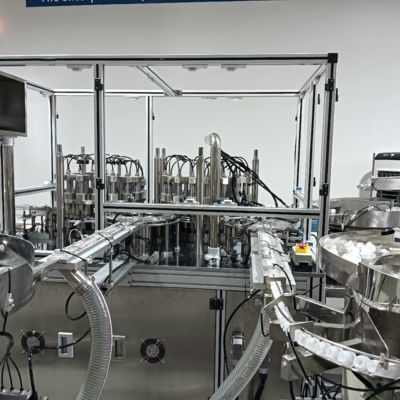 Un buon prezzo. Macchina automatica per l'assemblaggio di tappi ad anello singolo, personalizzabile per adattarsi ai prodotti del cliente, con configurazioni adattabili alle esigenze specifiche. in linea
