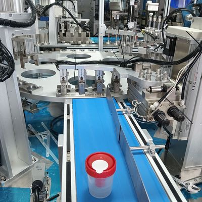 Un buon prezzo. Macchina di assemblaggio automatica non standard per bicchieri di urina con tasso di qualificazione del 99% per l'assemblaggio di prodotti medicali ad alta efficienza in linea