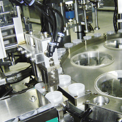 Un buon prezzo. High Efficiency Euro Cap Assembly Machine with 99% Qualified Rate 95% Operation Rate and Adjustable Speed in linea