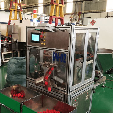 Un buon prezzo. Macchina automatica di rivestimento per tappi in acciaio inossidabile con velocità di produzione di 4500-15000 pcs/ora in linea