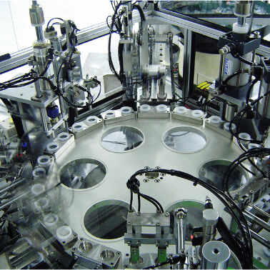 Un buon prezzo. Macchina di assemblaggio automatico Euro Cap con servomotore a controllo PLC per assemblaggio a alta velocità 4500-22000 per ora di cappuccio di infusione in linea
