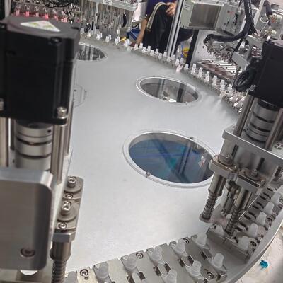 Un buon prezzo. Macchina di assemblaggio automatizzata per cappucci di gelatina personalizzata con alta precisione di avvitamento e alta efficienza. in linea