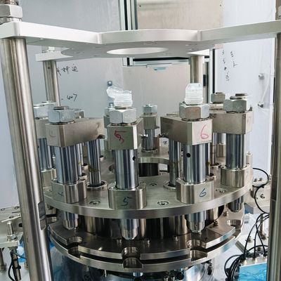 Mechanical folding machine with high capacity, good performance and fast operating rate