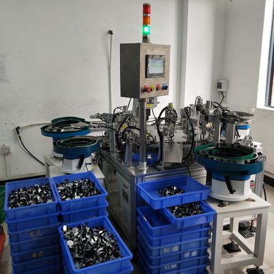 Macchina di assemblaggio automatica di rivettazione a molla PLC Controllo rotativo Chuck Capper
