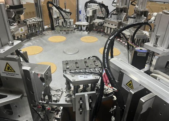 Un buon prezzo. OEM Heli Cap Assembly Machine 50Hz Plastic Cover Sealing Machine in linea