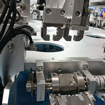 Un buon prezzo. Macchine di assemblaggio per tappi CRC ad alta velocità OEM Automatica per tappi multipizza in linea