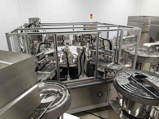 Un buon prezzo. La saldatrice ad ultrasuoni ha un sistema PLC stabile e un sistema di rilevamento in linea