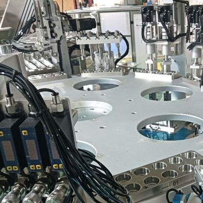 Un buon prezzo. Macchina di chiusura del tappo della bottiglia personalizzata in acciaio inossidabile automatica in linea