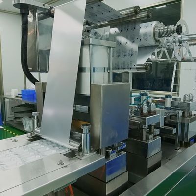 Un buon prezzo. Opzione di saldatura e tenuta automatica con macchina per l'assemblaggio di prodotti medici per tappi di iodoforo e disinfettante in linea