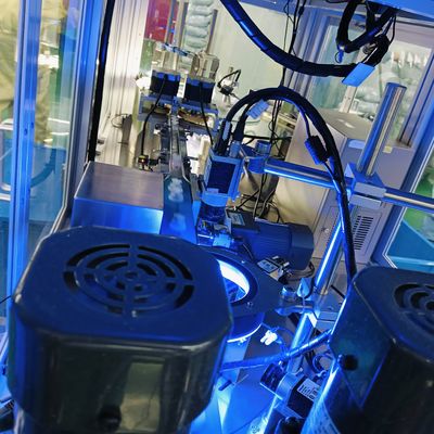 Testatore di impatto del tappo dell' infusione rileva macchie nere difetti di corpi estranei alta capacità velocità di funzionamento veloce