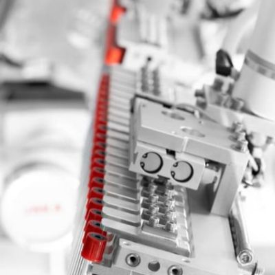 Linea di assemblaggio intelligente dei tubi di raccolta del sangue (aggiunta di medicinali, asciugatura)