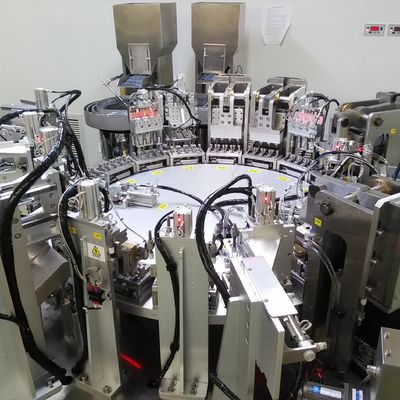 Macchina per l'assemblaggio del tappo di infusione in acciaio inossidabile, attrezzature di buona qualità, servo drive per prestazioni stabili