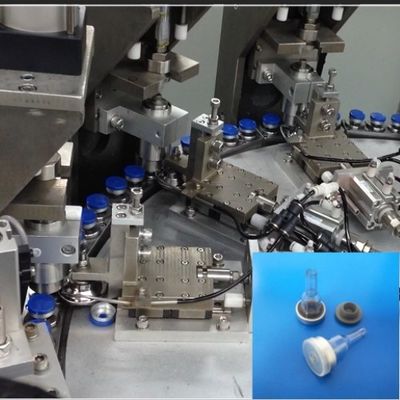Un buon prezzo. Macchina di assemblaggio di tappi ad alta precisione e alta qualificazione per i tappi per sacchetti IV e tappi per porte di iniezione in linea