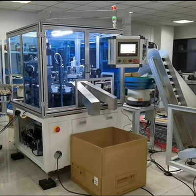 Un buon prezzo. Filp Cap assembly machine tipo giradischi con ascensore di alimentazione ad alta efficienza in linea