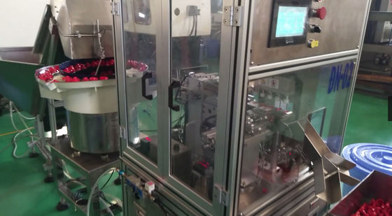 Un buon prezzo. Macchina di assemblaggio di grandi capacità per le necessità quotidiane per le tappe Flip Top, le tappe per la salsa di soia e più perfette per la produzione su larga scala in linea