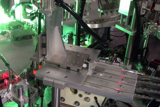 Un buon prezzo. Facile funzionamento per l'operatore senza elevati requisiti tecnici nell'assemblaggio di prodotti medici in linea