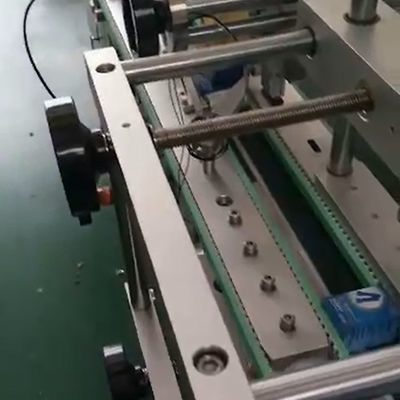 Un buon prezzo. Macchina di etichettatura automatizzata connessa da cintura riducendo i costi del lavoro Alta efficienza in linea