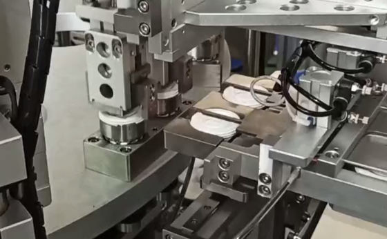 Un buon prezzo. Macchina di avvitatura a cappuccio stabile con motore a servo a bassa usura di manutenzione semplice AC380V in linea
