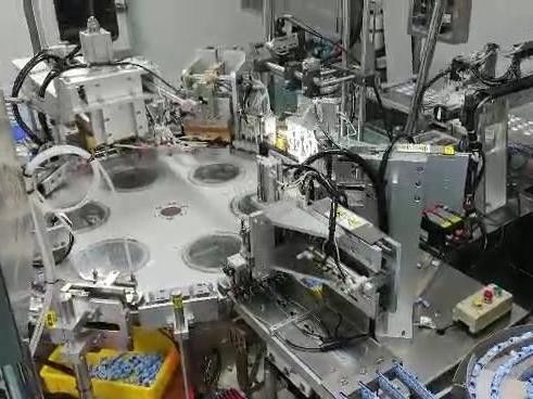 Un buon prezzo. Cappuccio di iodoforo Assemblaggio automatizzato Capacità della macchina Configurazione delle attrezzature personalizzate prestazioni stabili in linea