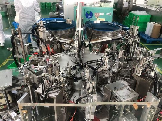 Un buon prezzo. Macchina di montaggio automatizzata a scalpello usa e getta connessa alla macchina di imballaggio in una linea ad alta capacità in linea