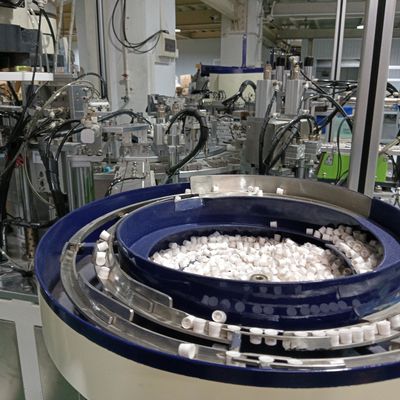 Un buon prezzo. Iodophor Cap Automatic Assembly Machine integrata con Blister Packaging Machine Alta efficienza stabile in linea
