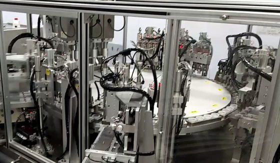 Un buon prezzo. Macchina di assemblaggio Euro Cap ad alta velocità di funzionamento con sorgente di alimentazione AC380V e consumo di energia di 4kw/h in linea