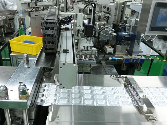 Un buon prezzo. Iodophor Cap Blister Machine Automatic Packaging Machine collegata con la macchina di assemblaggio insieme Alta efficienza in linea