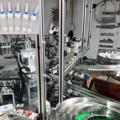 Un buon prezzo. Macchina di assemblaggio professionale di prodotti medici personalizzati per gocce IV con ispezione e soluzioni in fibra ottica in linea