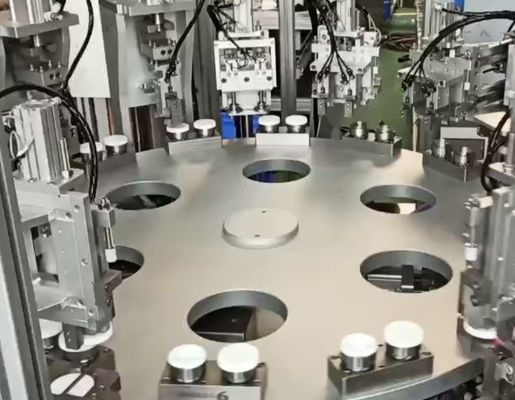 Un buon prezzo. Macchina di assemblaggio di grandi capacità per le necessità quotidiane per le tappe Flip Top, le tappe per la salsa di soia, le tappe per le condimenti, le tappe per le bottiglie e altro in linea