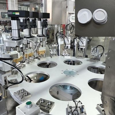 Macchina per l'assemblaggio del tappo del dessicante con tasso di soddisfazione del 99%, controllo PLC e rilevamento del sensore fotoelettrico