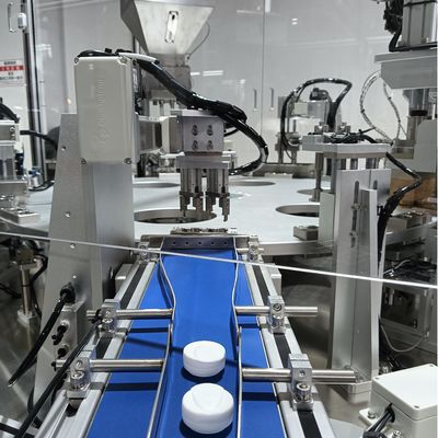 Un buon prezzo. Cappuccio impermeabile macchina di assemblaggio del cappuccio del dessicante del gel di silicio automatizzato personalizzabile controllato da PLC e azionato da schermo in linea