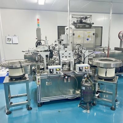 Un buon prezzo. Macchina per l'assemblaggio di prodotti medici con connettori senza ago per infusione con assemblaggio completamente automatico e alta velocità di funzionamento in linea