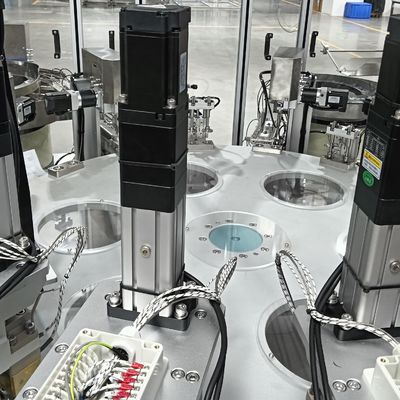 Un buon prezzo. Macchina di assemblaggio non standard di copertura di pellicola di automazione realizzata in acciaio inossidabile in linea