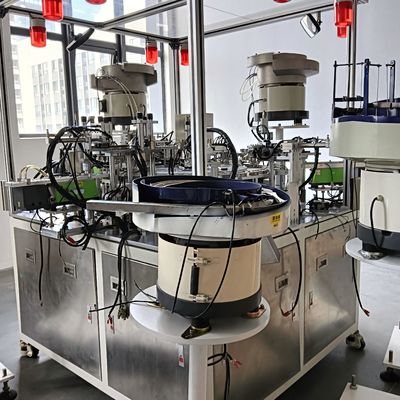 Funzionamento del carosello automatizzato per aghi per prelievo di sangue Sicurezza Linea di produzione lancette Garanzia di un anno Processo complesso