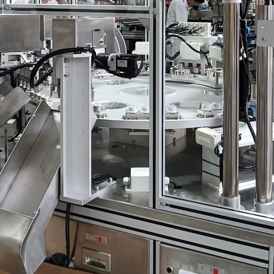 Un buon prezzo. Macchina automatica per l'assemblaggio di tappi per film per infusione in acciaio inossidabile, non facile da arrugginire in linea