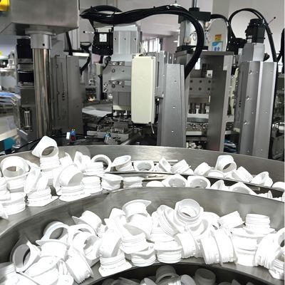 Macchina automatica di assemblaggio tappi per latte non standard azionata da servomotore, prestazioni stabili