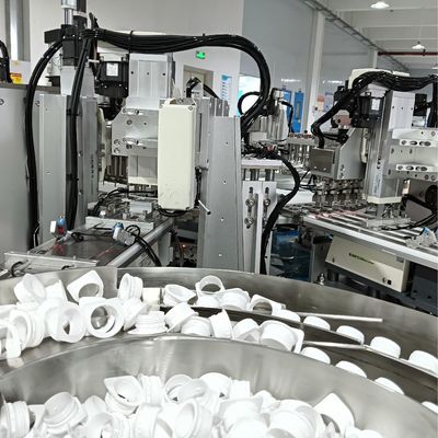 Tipo giradischi Non standard Automatizzata Macchina di assemblaggio copertura di latte con materiale spessa non facile da danneggiare