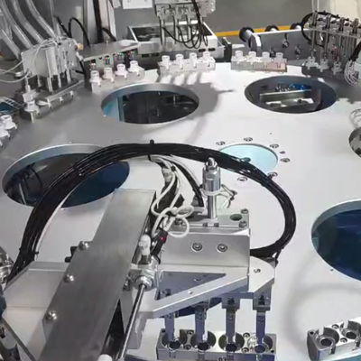 Un buon prezzo. Macchina automatica per l'assemblaggio di tappi essiccanti servoassistita, 100 pezzi/min in linea