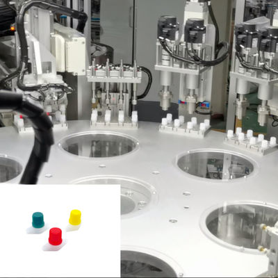 Un buon prezzo. Macchina di montaggio automatico del tappo della gelatina con pulsante di arresto d'emergenza al 100% di ispezione e sensori di sicurezza per i tappi del detersivo per bucato in linea