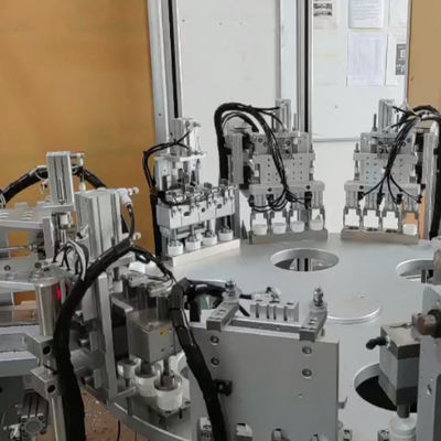 Un buon prezzo. 220V Voltage Desiccant Cap Assembly Machine with 100% Qualification Check and Vibrating Feeder for Pharmaceutical Use in linea