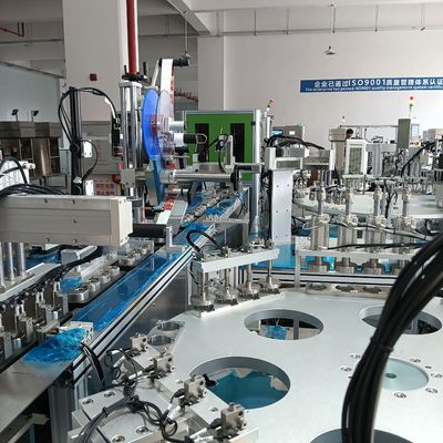 Macchina di assemblaggio automatizzata non standard di coppe di urina con interfaccia in due lingue e funzionamento facile da usare per una velocità di produzione personalizzabile